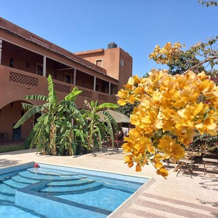 Begue Pokai Hostel Toubab Dialaw Exterior photo