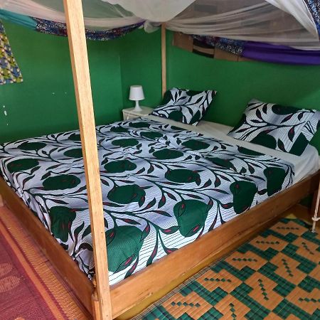 Begue Pokai Hostel Toubab Dialaw Exterior photo