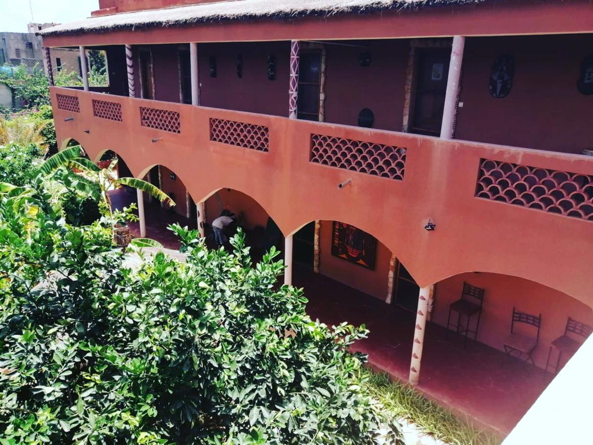 Begue Pokai Hostel Toubab Dialaw Exterior photo