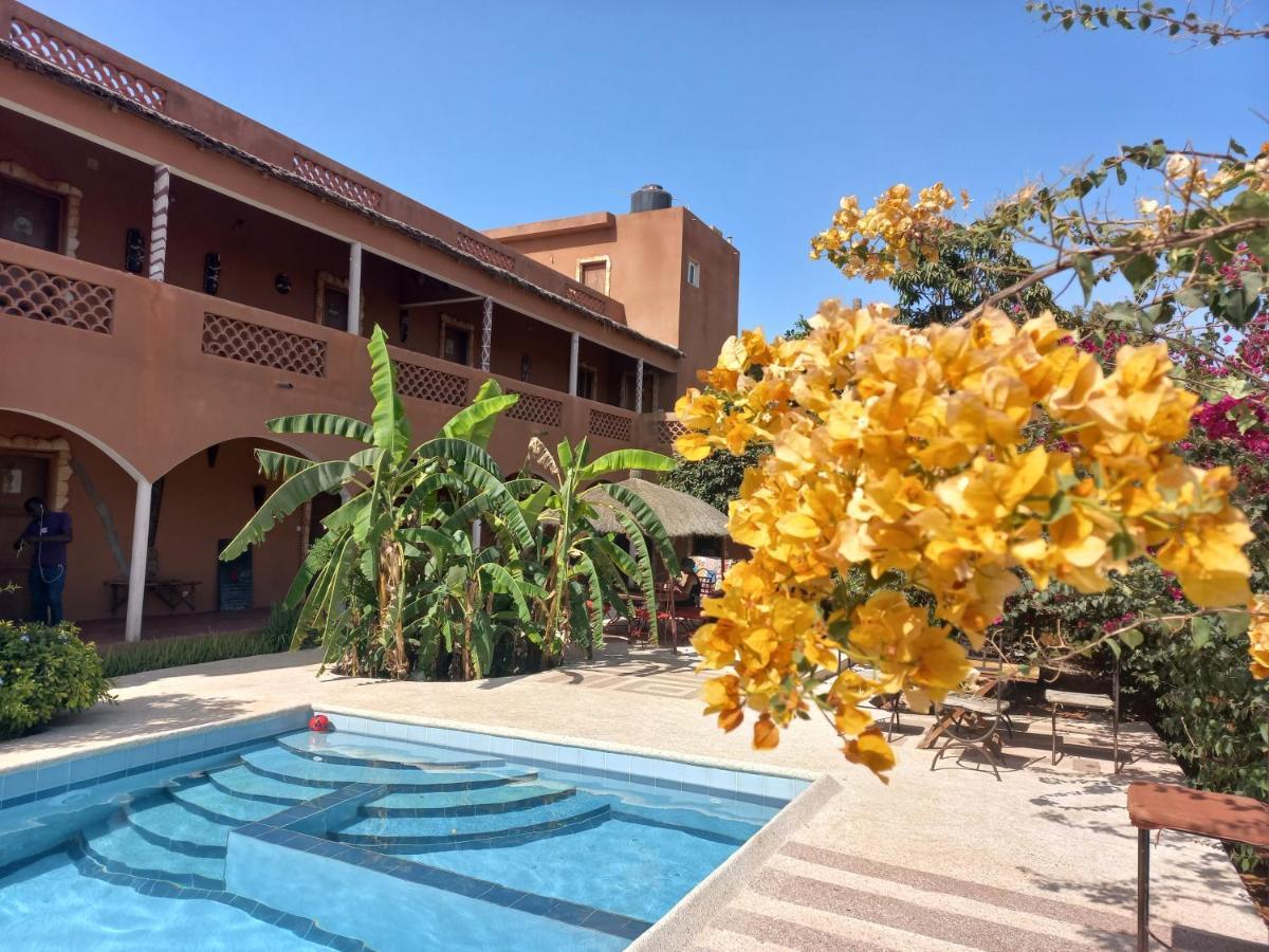 Begue Pokai Hostel Toubab Dialaw Exterior photo