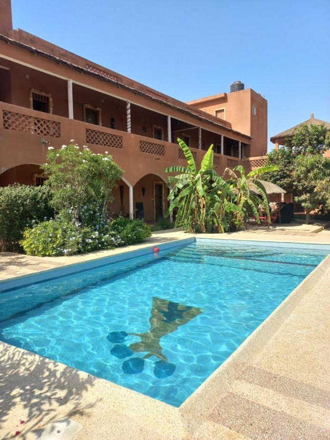 Begue Pokai Hostel Toubab Dialaw Exterior photo