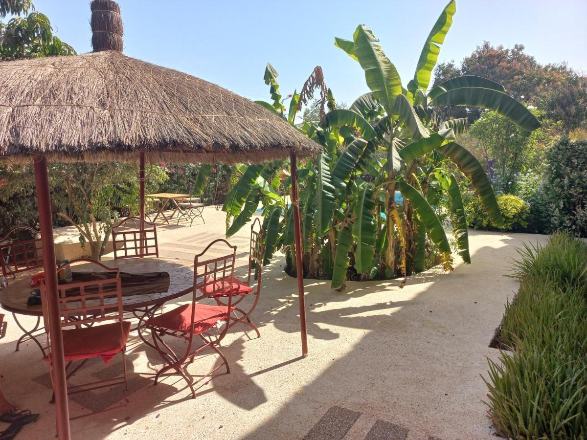 Begue Pokai Hostel Toubab Dialaw Exterior photo
