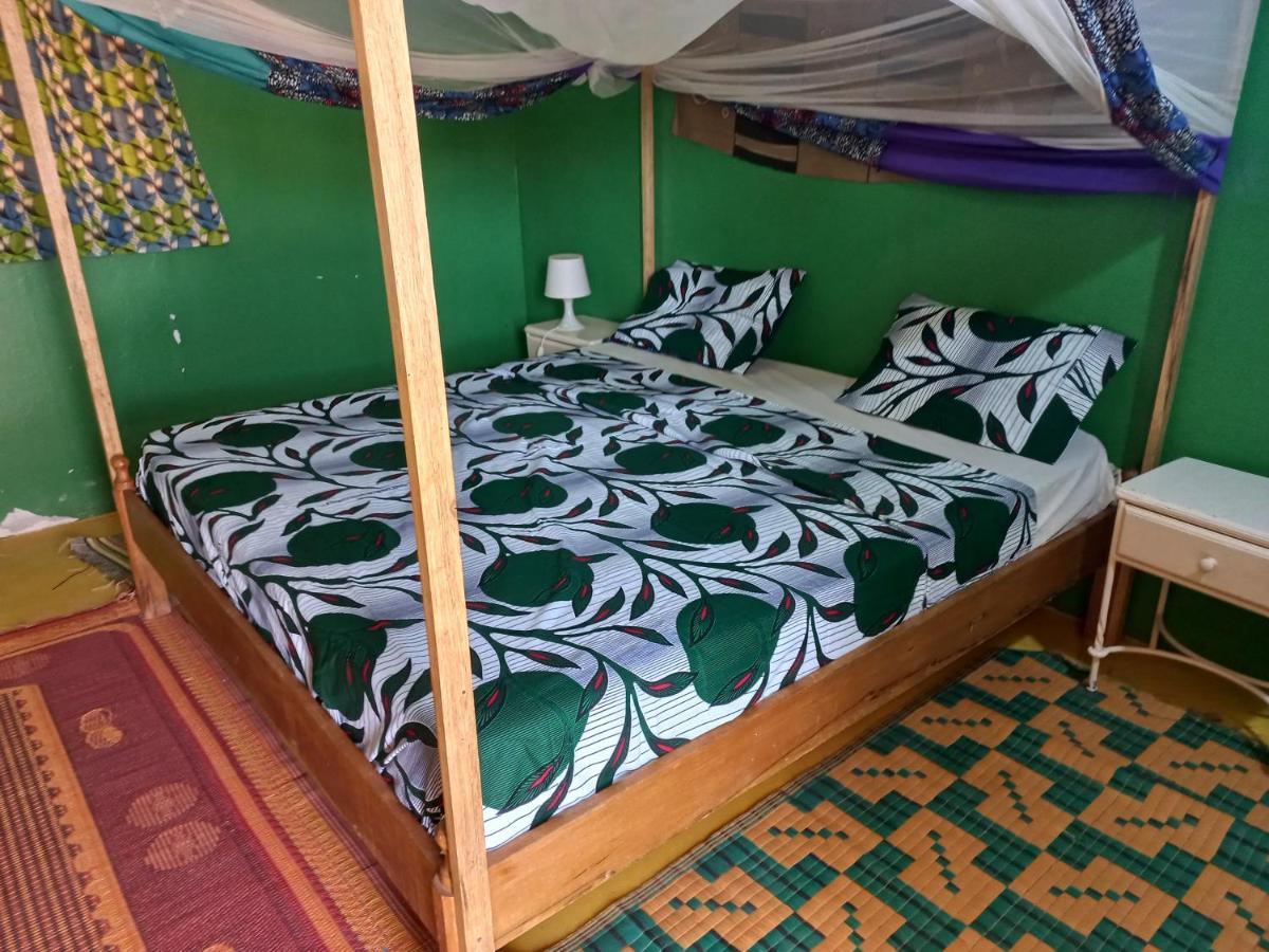 Begue Pokai Hostel Toubab Dialaw Exterior photo