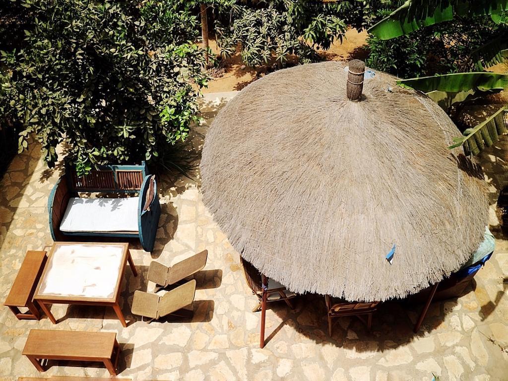 Begue Pokai Hostel Toubab Dialaw Exterior photo