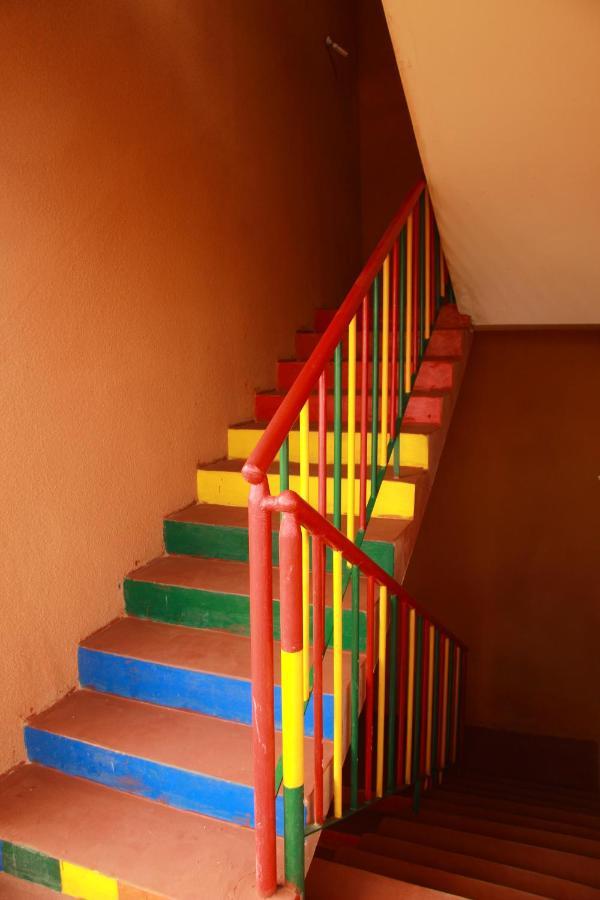Begue Pokai Hostel Toubab Dialaw Exterior photo