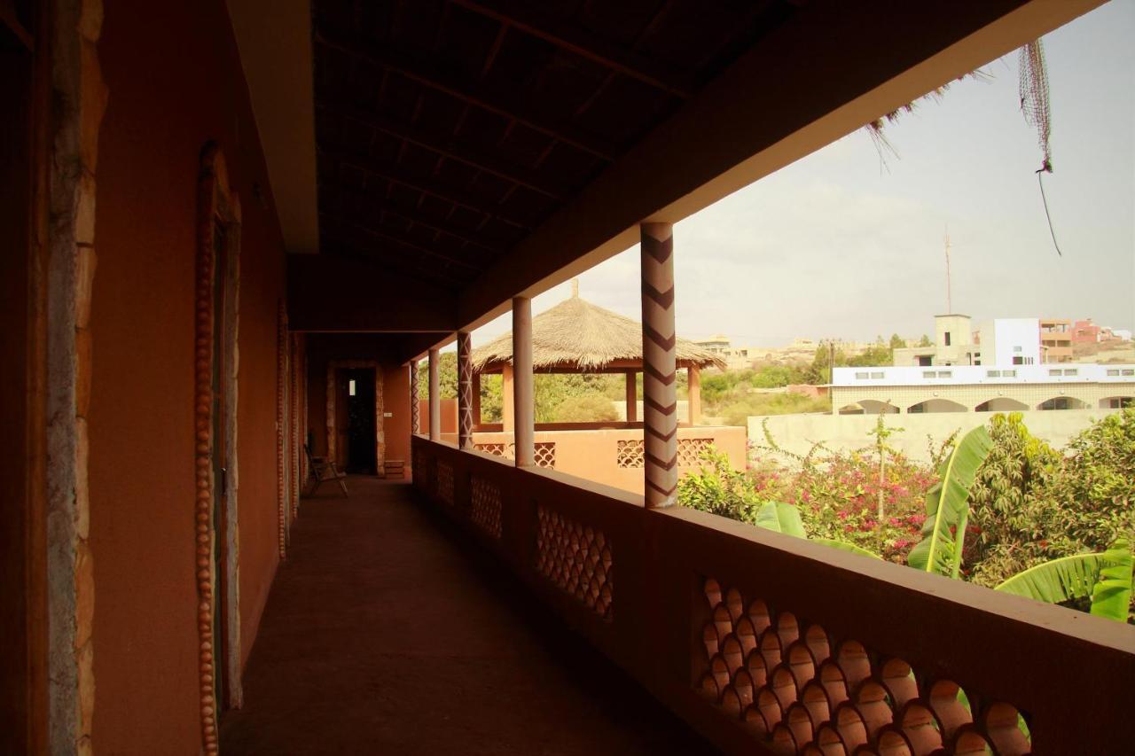 Begue Pokai Hostel Toubab Dialaw Exterior photo