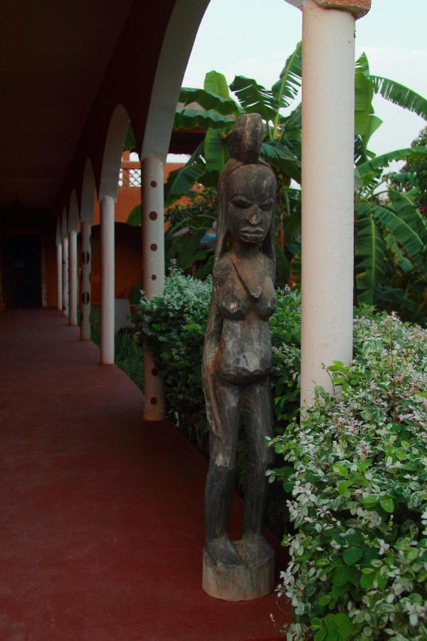 Begue Pokai Hostel Toubab Dialaw Exterior photo