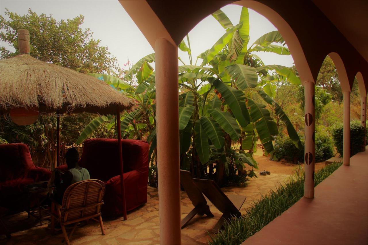 Begue Pokai Hostel Toubab Dialaw Exterior photo