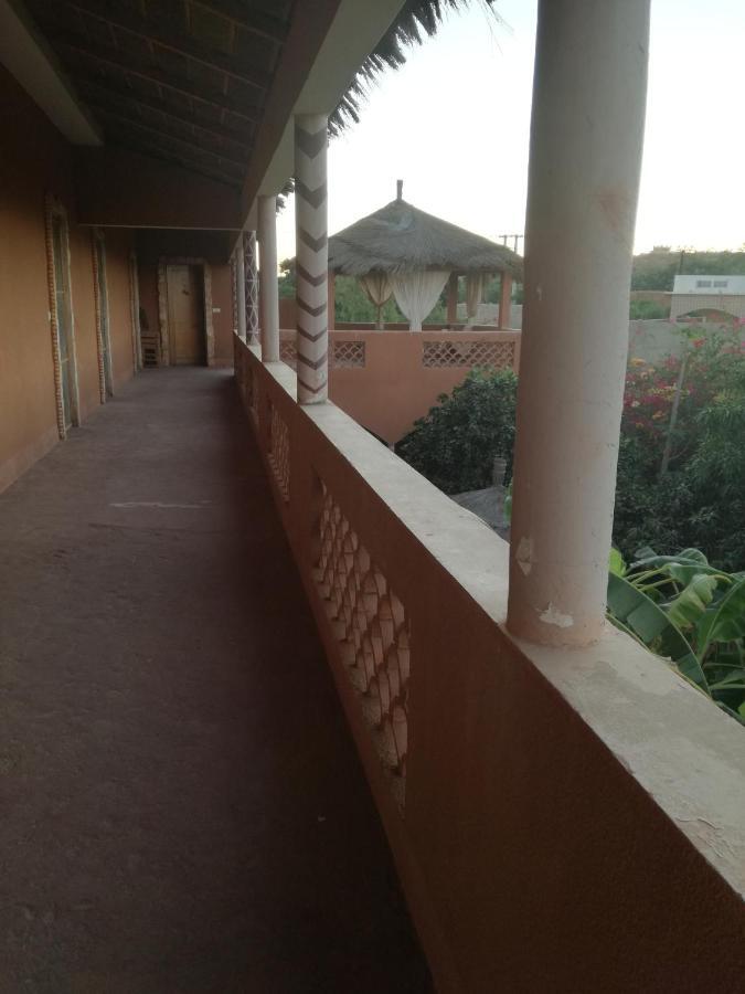 Begue Pokai Hostel Toubab Dialaw Exterior photo